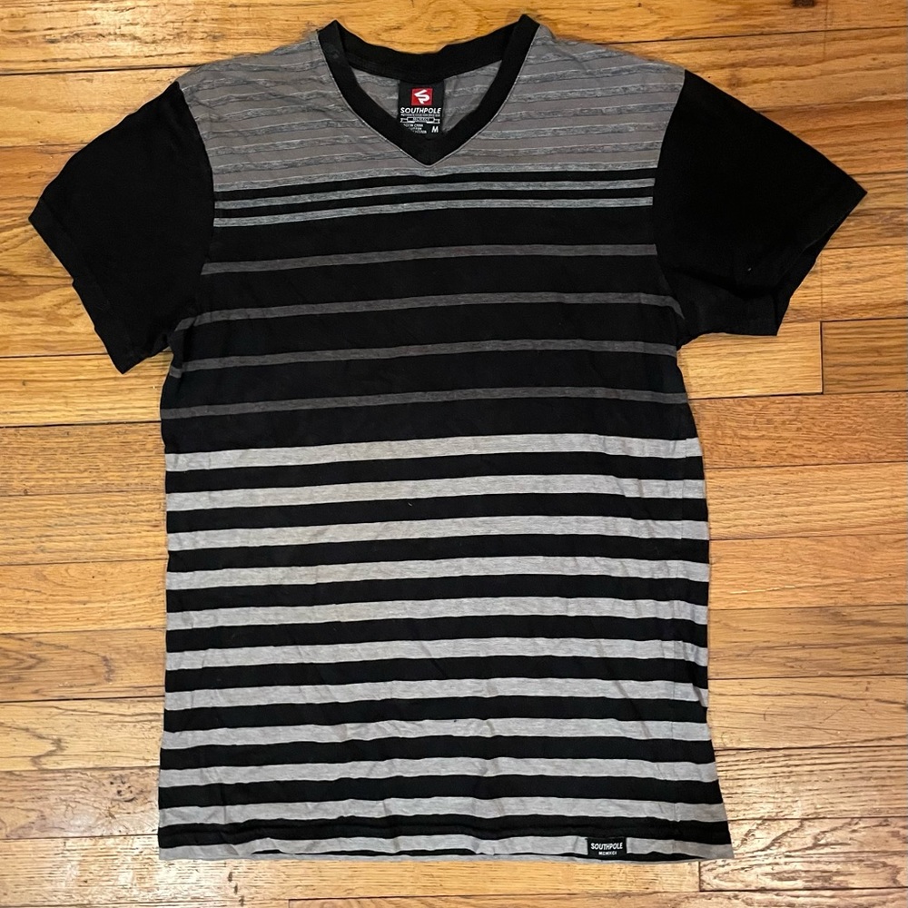 South Pole V-Neck T-Shirt - Medium